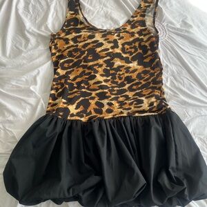 🦃🦃 NWT Leopard Print and Black Bubble Dress. 🐆 🌻
